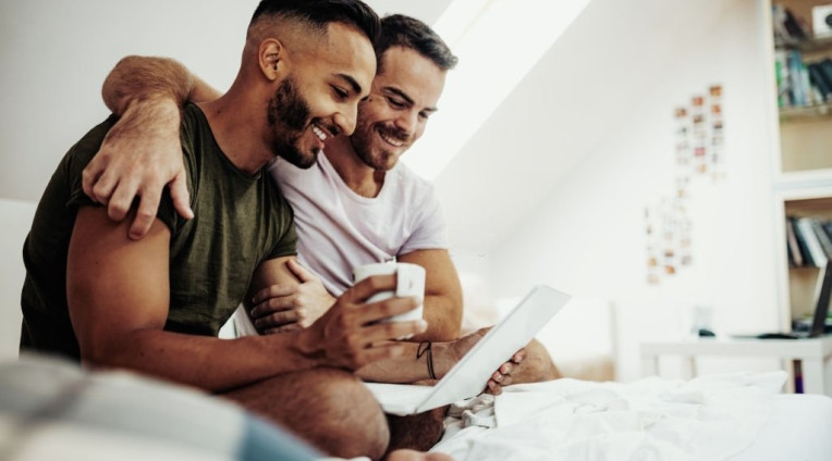 Mơ thấy đồng tính nên đánh con gì? Là điềm báo xấu hay tốt?